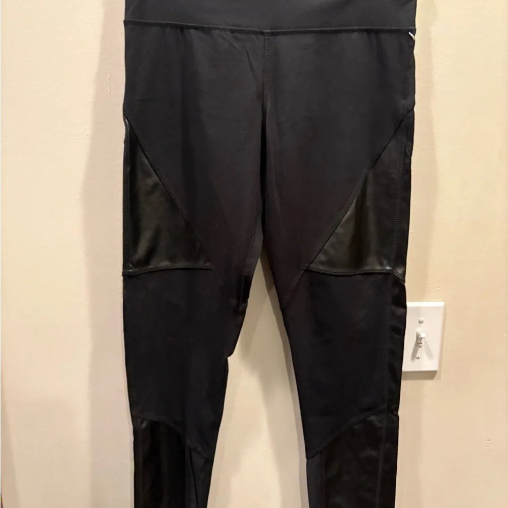 🔥2/$10 3/$12 Black Women's Leggings Medium - Picture 2 of 5